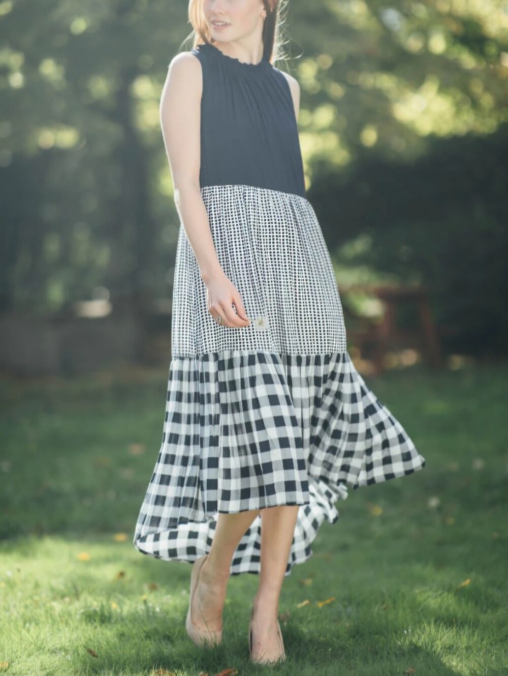 Papillon XL Navy and White Gigham Tiered Maxi Dress. Hip Pockets. Flowy. Viscose
